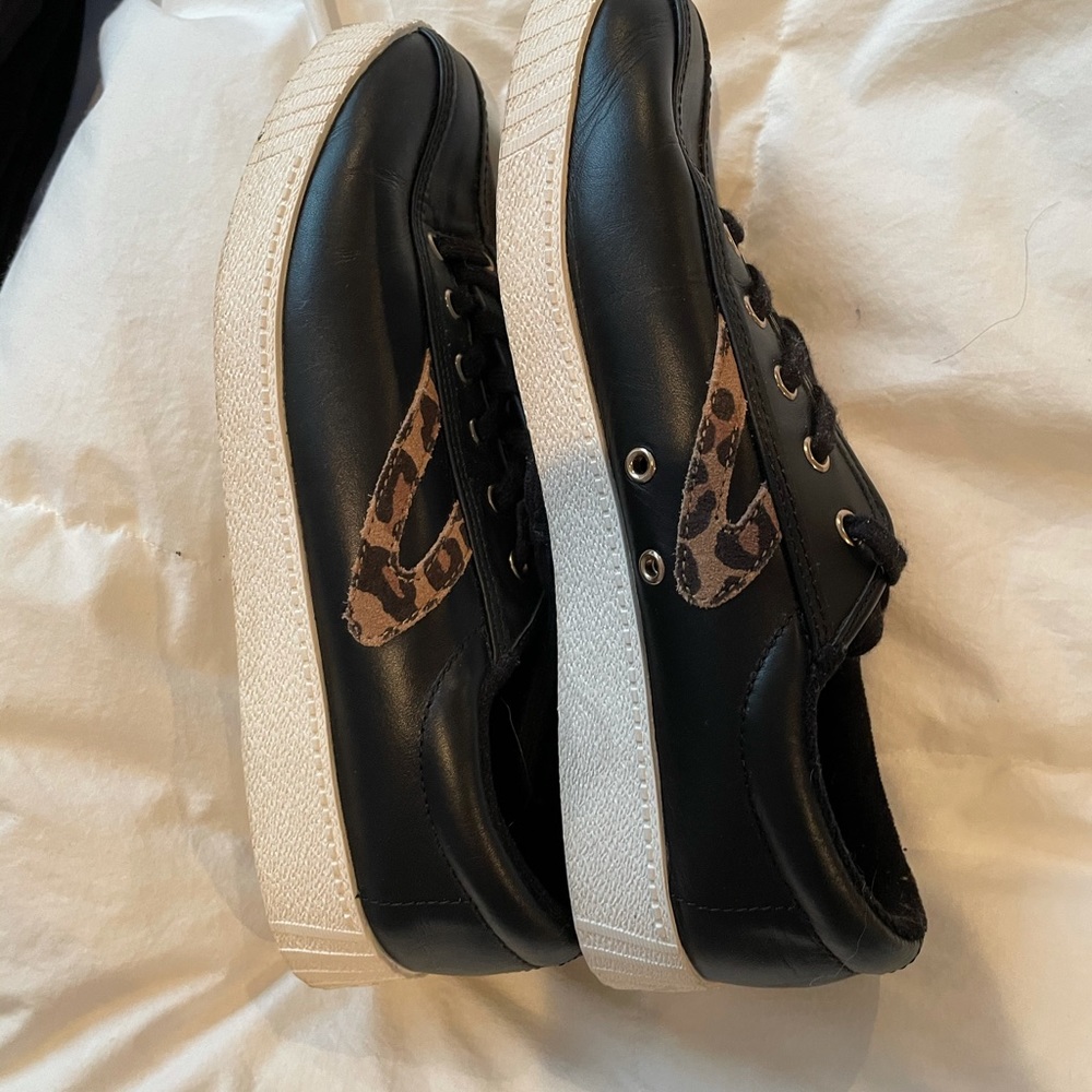 Tretorn black leather/leopard print shoes 8